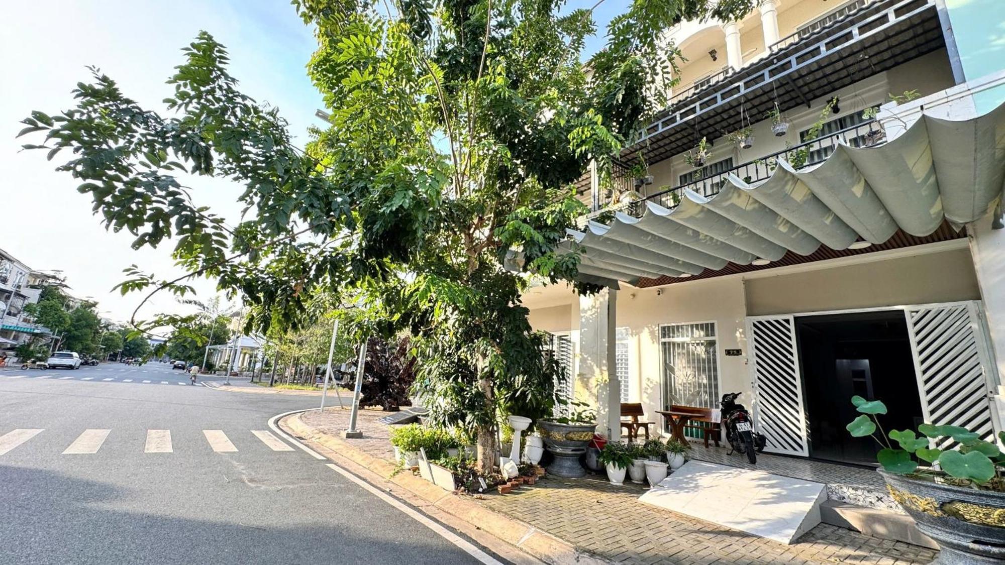 La Homestay Long Xuyen Exterior photo